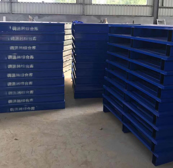 波紋鋼托盤批量生產現場
